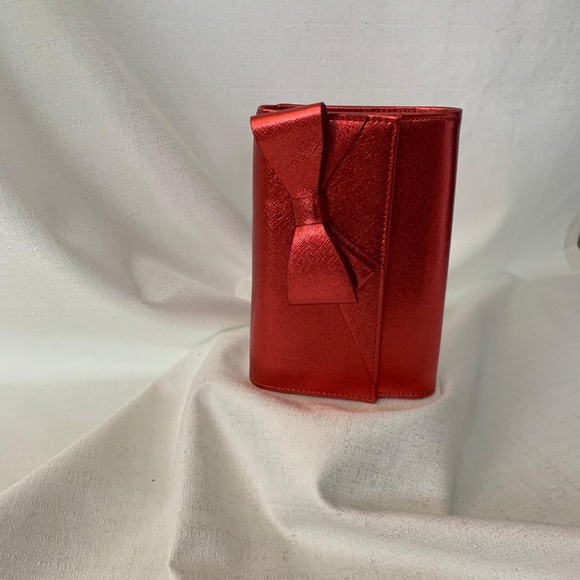 NEW Shiny Red Clutch with Large Bow Purse NWOT - Picture 4 of 6